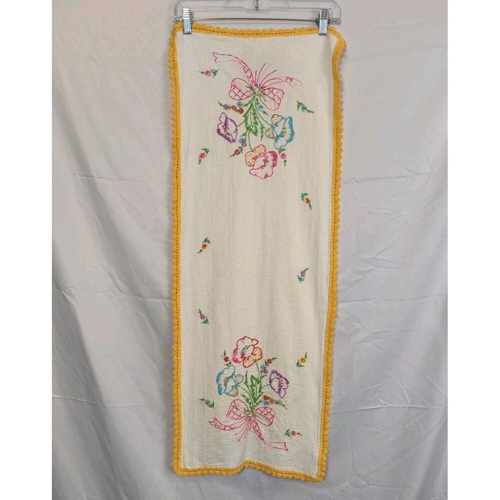 Antique Handmade Floral Bouquet Embroiedred edged‎ Table Runner Size is  40x15
